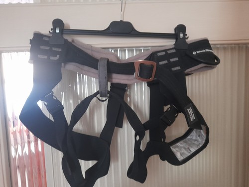 Black diamond climbing harness - black,